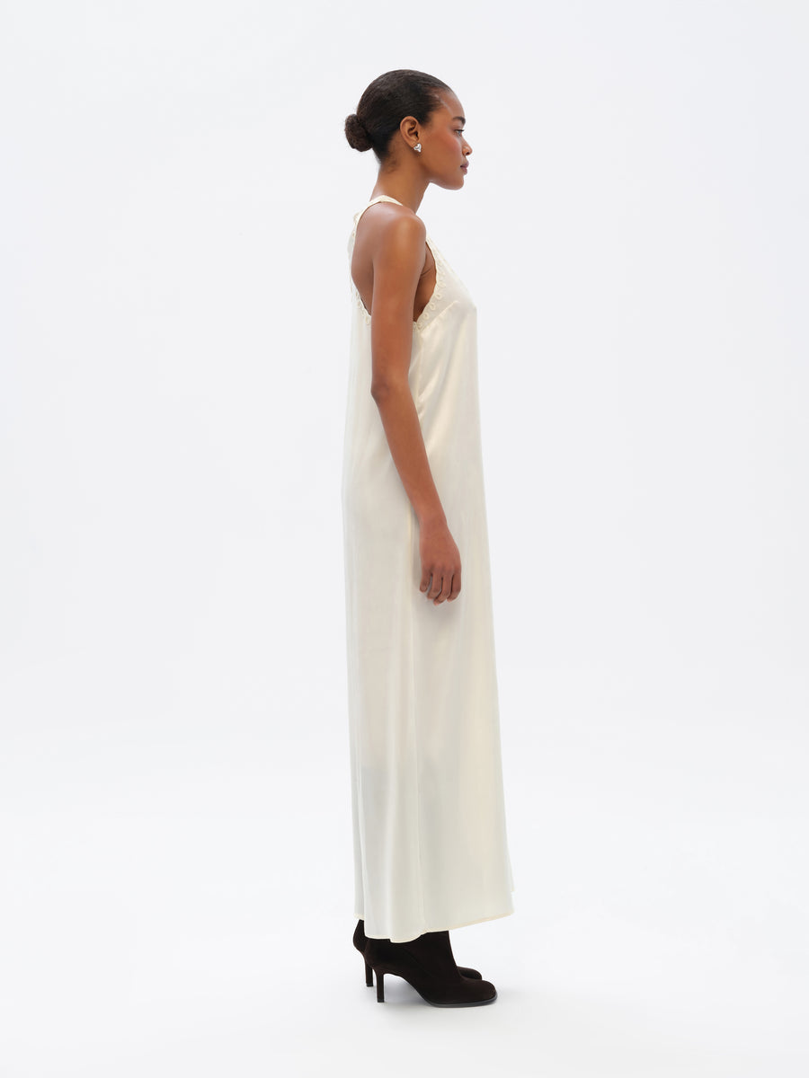 SHUN - Embroidered deep u-neck dress